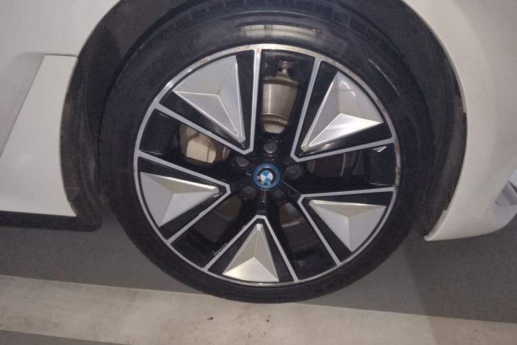 Used BMW i3 2023 eDrive 40 L Midnight Sports Package Right Front Wheel Hub