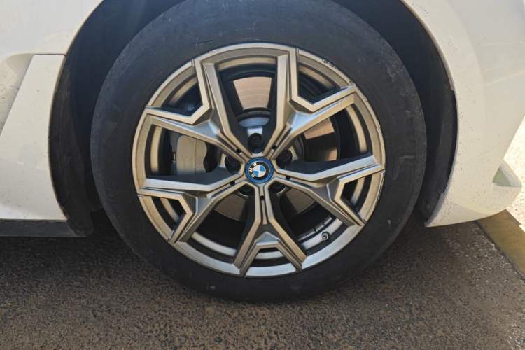 Used BMW i3 2023 eDrive 40 L Midnight Edition Right Front Wheel Hub