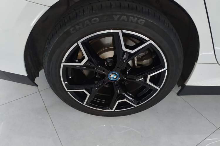 Used BMW i3 2023 eDrive 40 L Midnight Edition Right Rear Wheel Hub