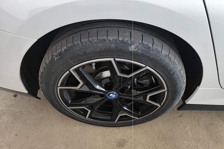 Used BMW i3 2023 eDrive 40 L Midnight Edition Right Rear Wheel Hub
