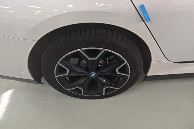 Used BMW i3 2023 eDrive 40 L Midnight Edition Right Rear Wheel Hub