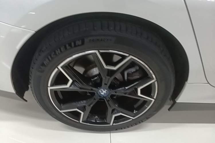 Used BMW i3 2023 eDrive 40 L Midnight Edition Right Rear Wheel Hub