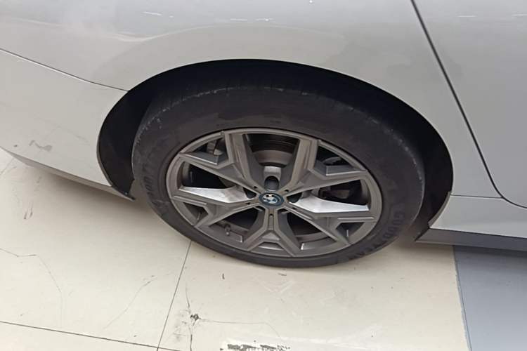 Used BMW i3 2023 eDrive 40 L Midnight Edition Right Rear Wheel Hub