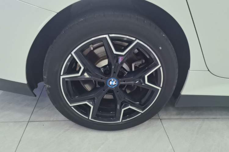 Used BMW i3 2023 eDrive 40 L Midnight Edition Right Rear Wheel Hub