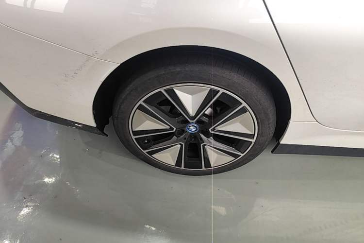 Used BMW i3 2023 eDrive 40 L Midnight Sports Package Right Rear Wheel Hub