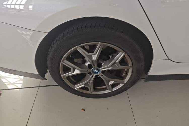 Used BMW i3 2023 eDrive 40 L Midnight Sports Package Right Rear Wheel Hub