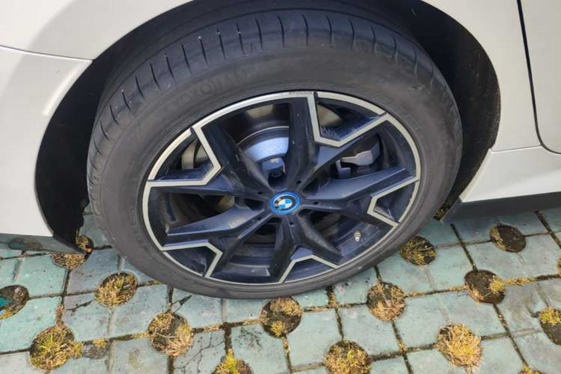 Used BMW i3 2023 eDrive 40 L Midnight Edition Right Rear Wheel Hub