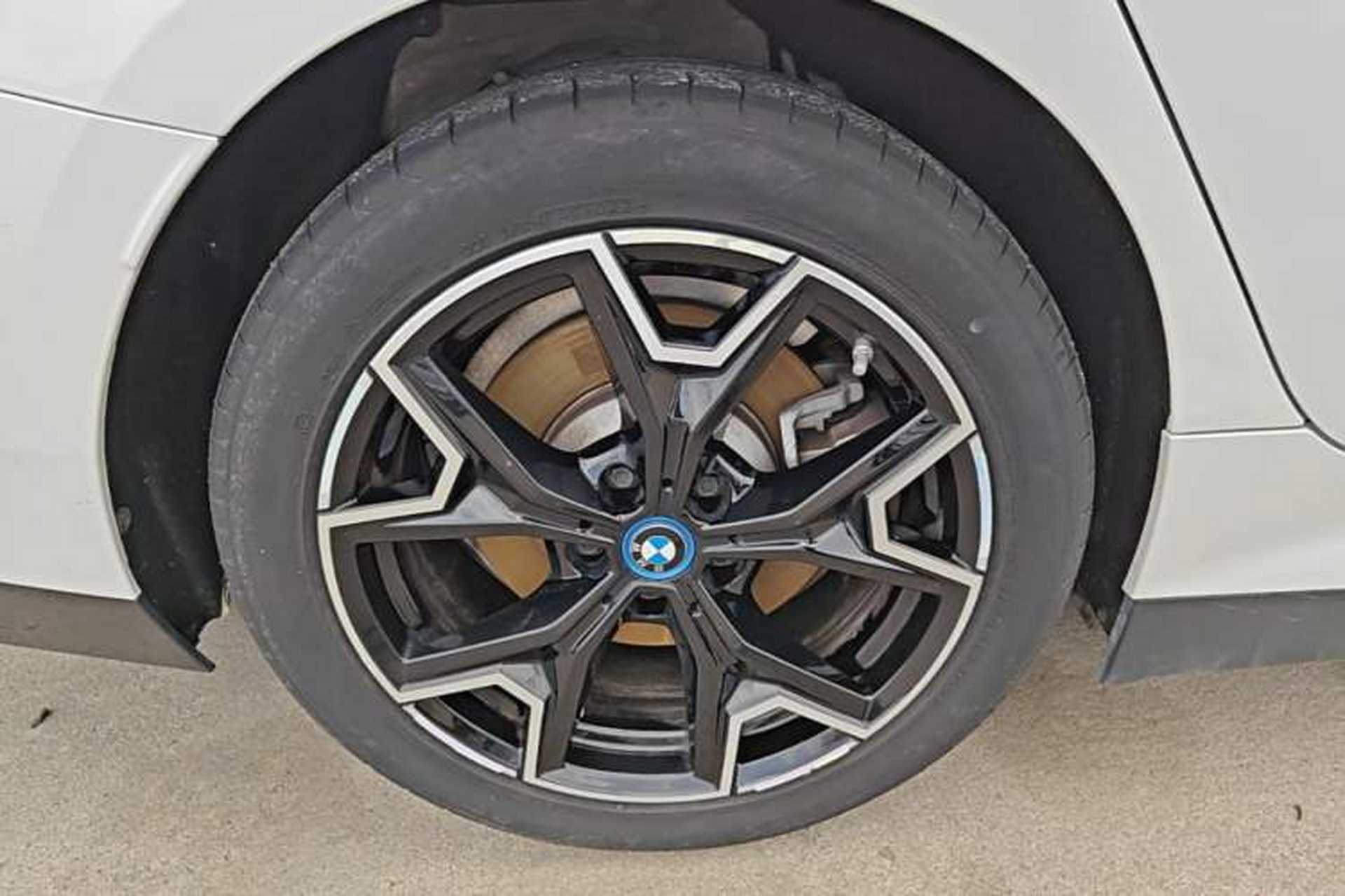 Used BMW i3 2023 eDrive 40 L Midnight Edition Right Rear Wheel Hub