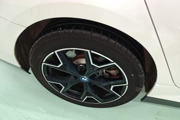 Used BMW i3 2023 eDrive 40 L Midnight Edition Right Rear Wheel Hub