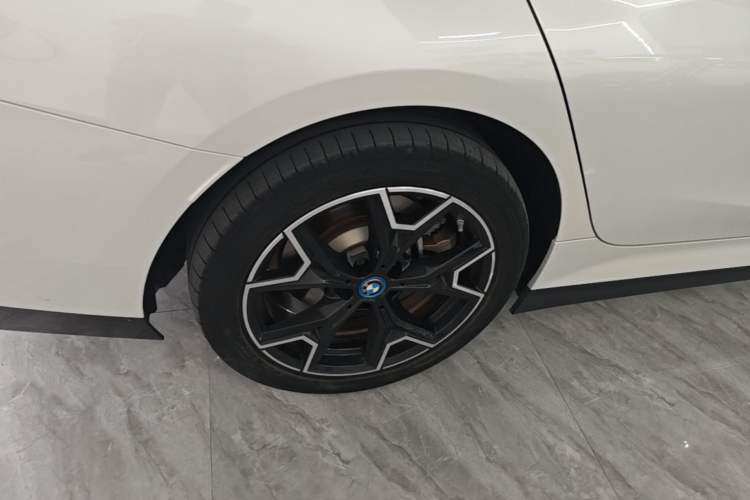 Used BMW i3 2023 eDrive 40 L Midnight Edition Right Rear Wheel Hub