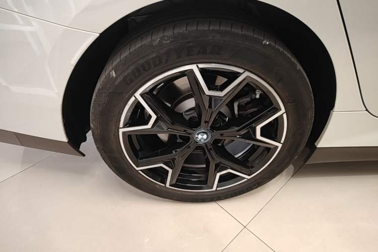 Used BMW i3 2023 eDrive 40 L Midnight Edition Right Rear Wheel Hub