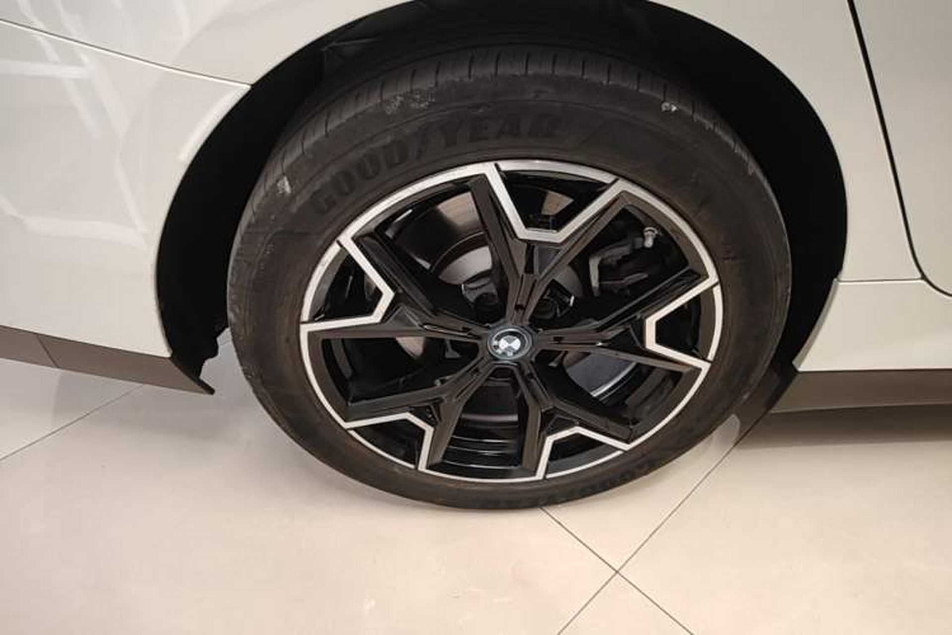 Used BMW i3 2023 eDrive 40 L Midnight Edition Right Rear Wheel Hub
