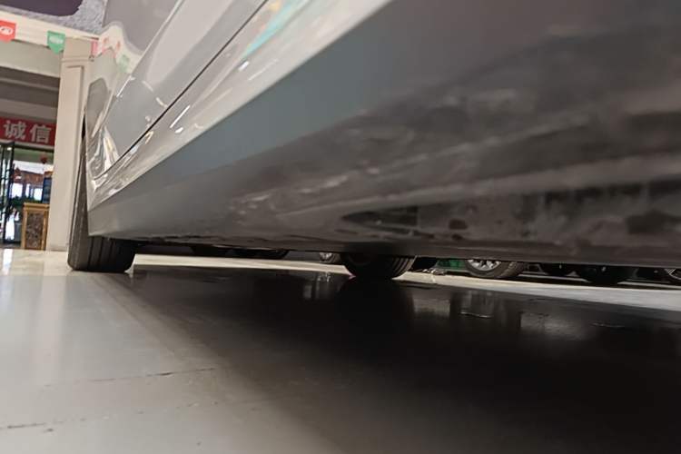 Used BMW i3 2023 eDrive 40 L Midnight Edition Right Side Sill
