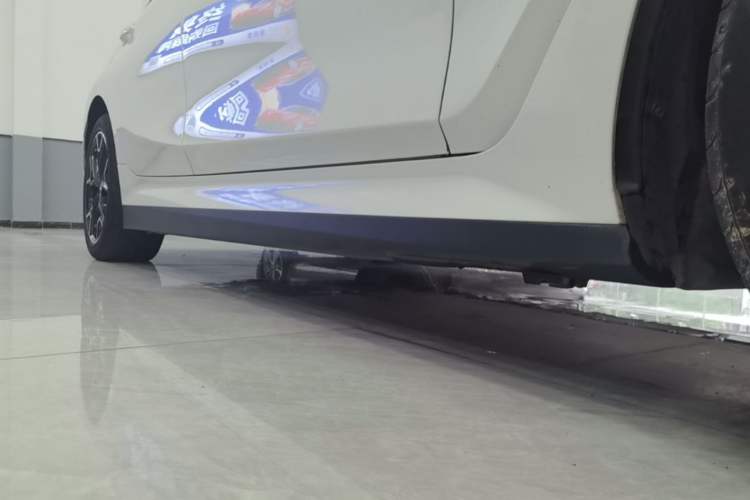 Used BMW i3 2023 eDrive 40 L Midnight Edition Right Side Sill