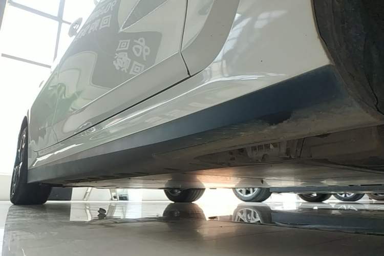 Used BMW i3 2023 eDrive 40 L Midnight Edition Right Side Sill