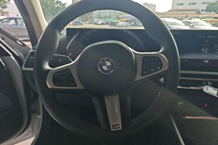 Used BMW i3 2023 eDrive 40 L Midnight Edition Steering Wheel