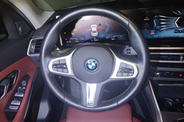 Used BMW i3 2023 eDrive 40 L Midnight Edition Steering Wheel