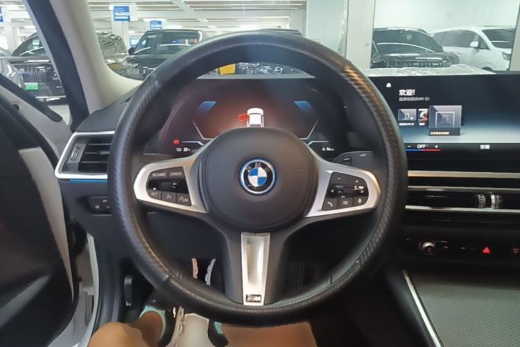 Used BMW i3 2023 eDrive 40 L Midnight Sports Package Steering Wheel