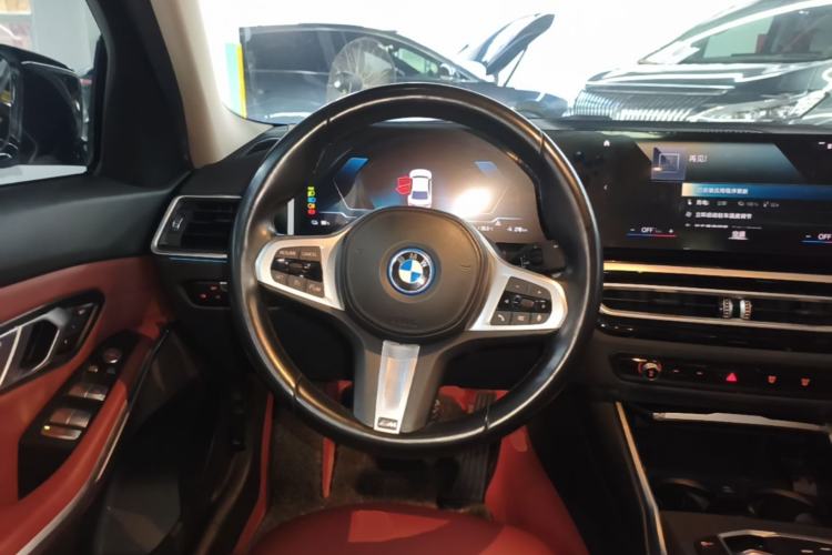 Used BMW i3 2023 eDrive 40 L Midnight Edition Steering Wheel