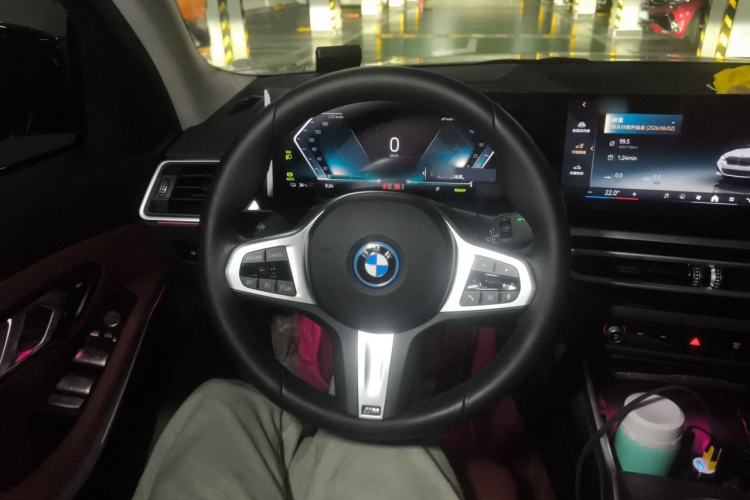 Used BMW i3 2023 eDrive 40 L Midnight Edition Steering Wheel