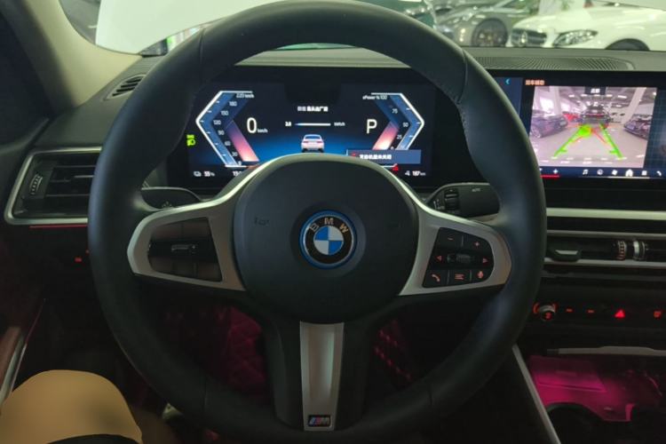 Used BMW i3 2023 eDrive 40 L Midnight Edition Steering Wheel