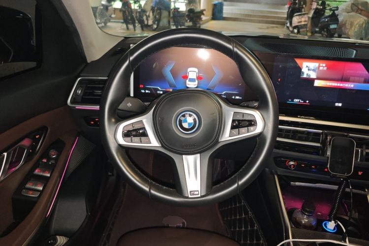 Used BMW i3 2023 eDrive 40 L Midnight Edition Steering Wheel