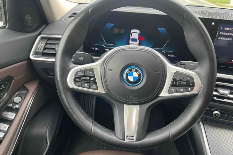 Used BMW i3 2023 eDrive 40 L Midnight Sports Package Steering Wheel