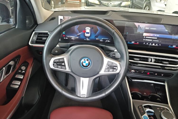 Used BMW i3 2023 eDrive 40 L Midnight Edition Steering Wheel