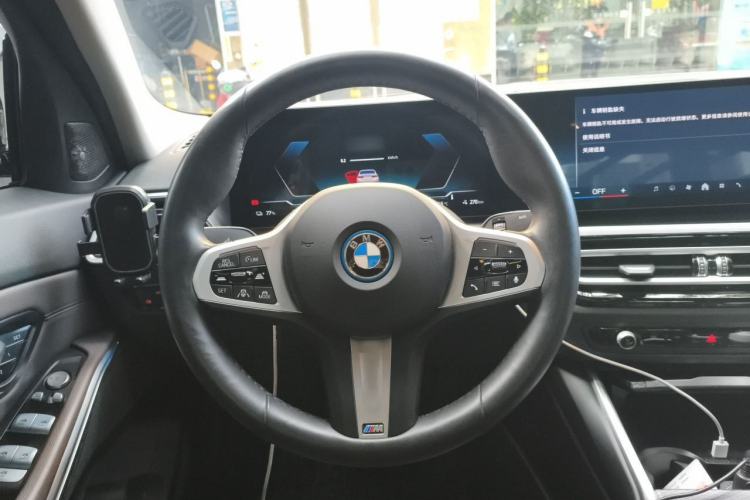 Used BMW i3 2023 eDrive 40 L Midnight Edition Steering Wheel