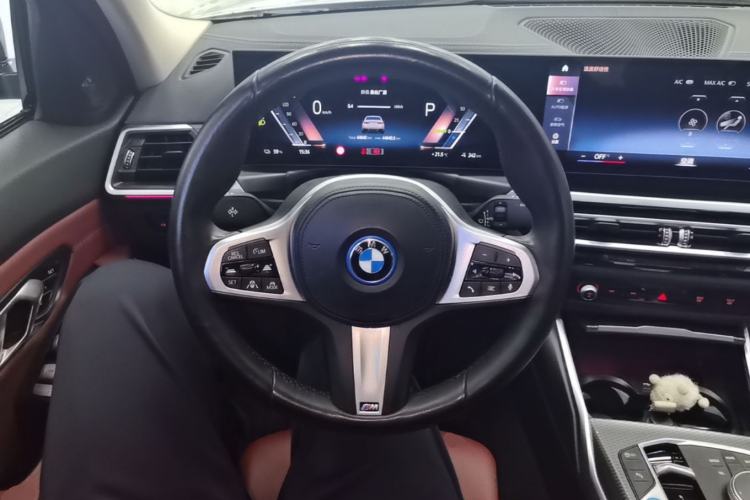Used BMW i3 2023 eDrive 40 L Midnight Edition Steering Wheel