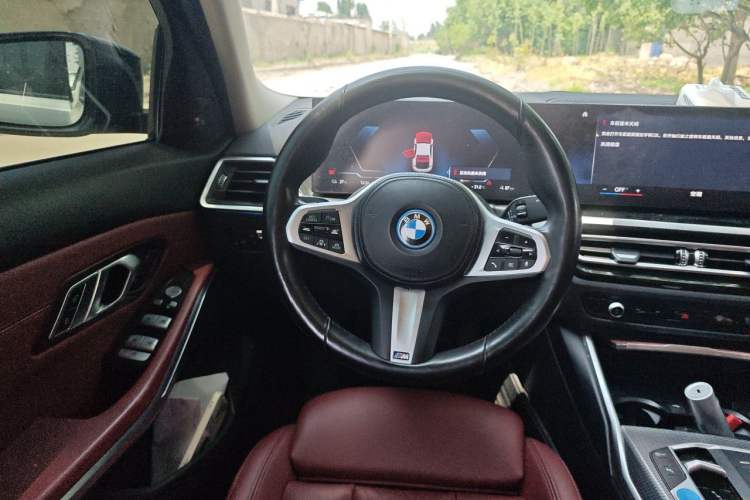 Used BMW i3 2023 eDrive 40 L Midnight Edition Steering Wheel