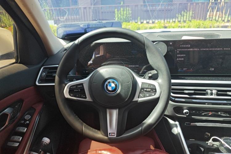 Used BMW i3 2023 eDrive 40 L Midnight Edition Steering Wheel
