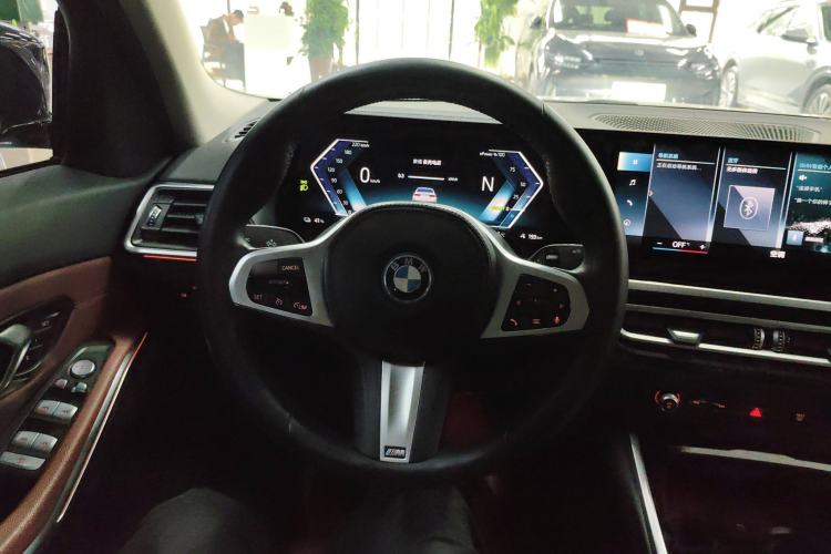 Used BMW i3 2023 eDrive 40 L Midnight Edition Steering Wheel