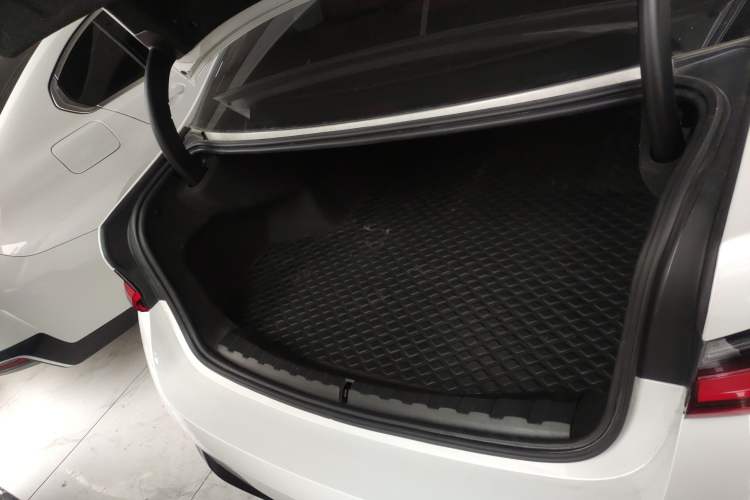 Used BMW i3 2023 eDrive 40 L Midnight Edition Trunk