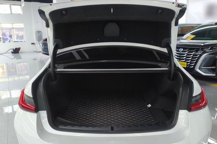 Used BMW i3 2023 eDrive 40 L Midnight Edition Trunk