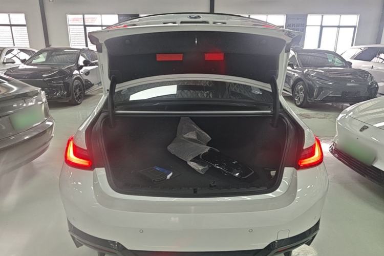 Used BMW i3 2023 eDrive 40 L Midnight Edition Trunk