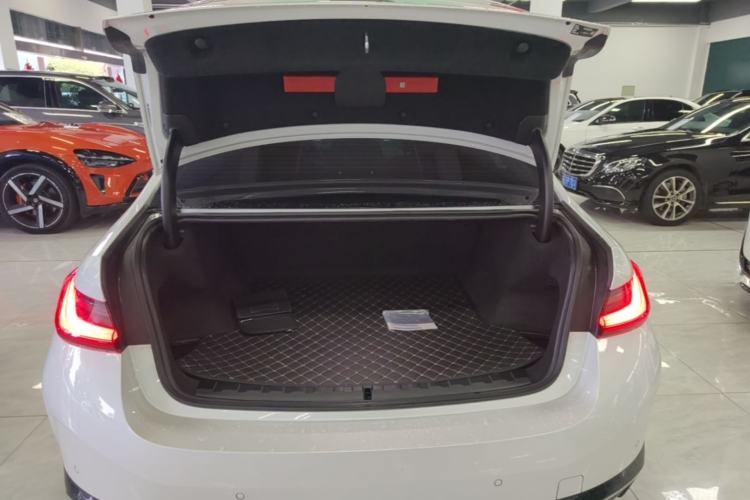 Used BMW i3 2023 eDrive 40 L Midnight Edition Trunk