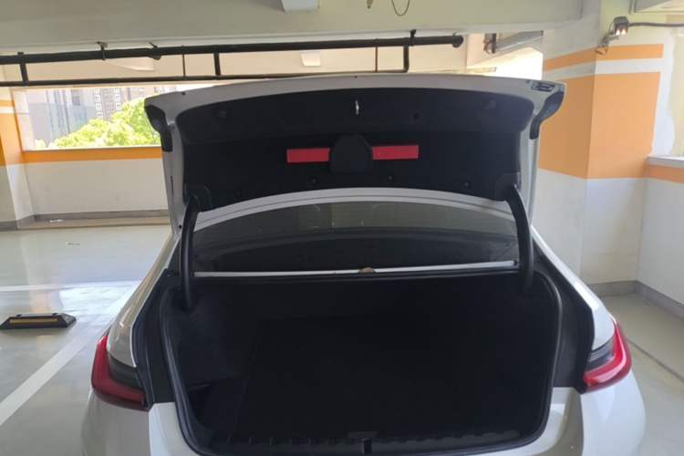 Used BMW i3 2023 eDrive 40 L Midnight Edition Trunk