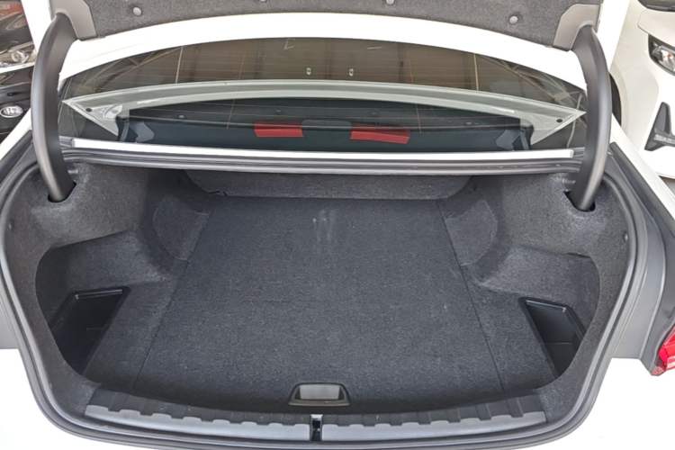 Used BMW i3 2023 eDrive 40 L Midnight Edition Trunk