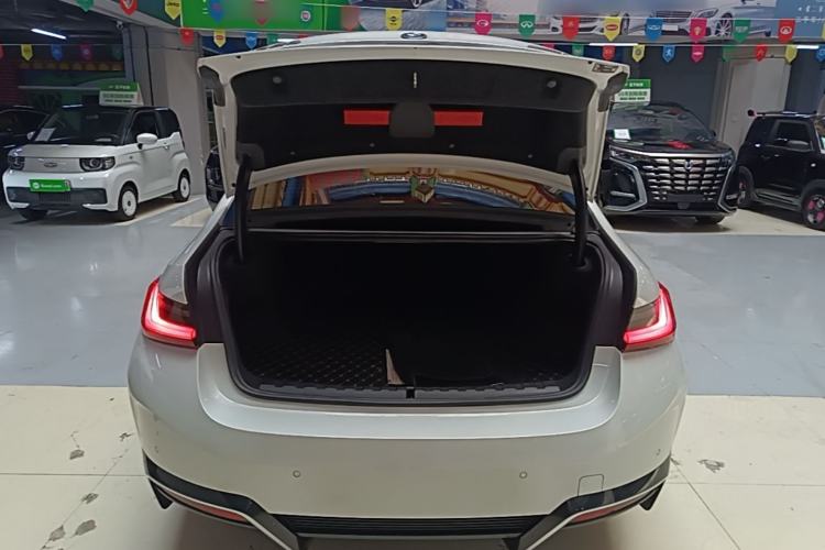 Used BMW i3 2023 eDrive 40 L Midnight Edition Trunk