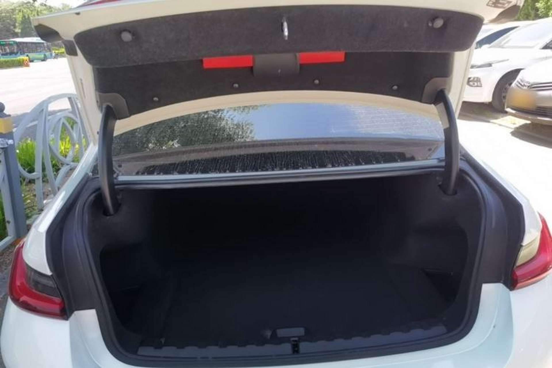 Used BMW i3 2023 eDrive 40 L Midnight Edition Trunk