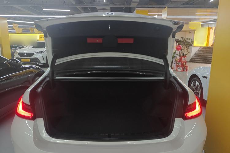 Used BMW i3 2023 eDrive 40 L Midnight Edition Trunk