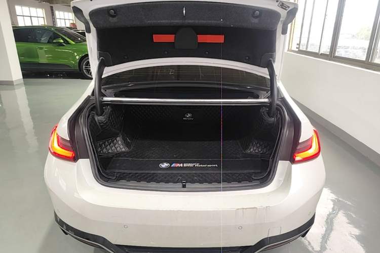 Used BMW i3 2023 eDrive 40 L Midnight Sports Package Trunk
