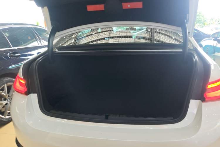Used BMW i3 2023 eDrive 40 L Midnight Edition Trunk