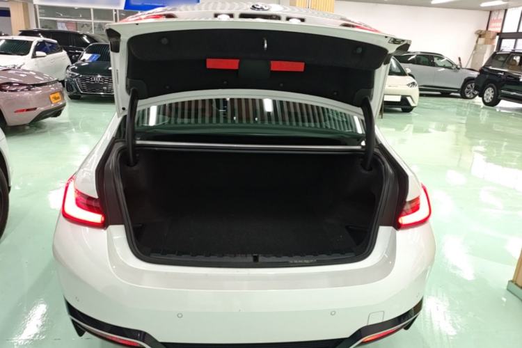 Used BMW i3 2023 eDrive 40 L Midnight Edition Trunk