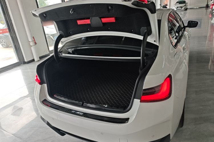 Used BMW i3 2023 eDrive 40 L Midnight Edition Trunk