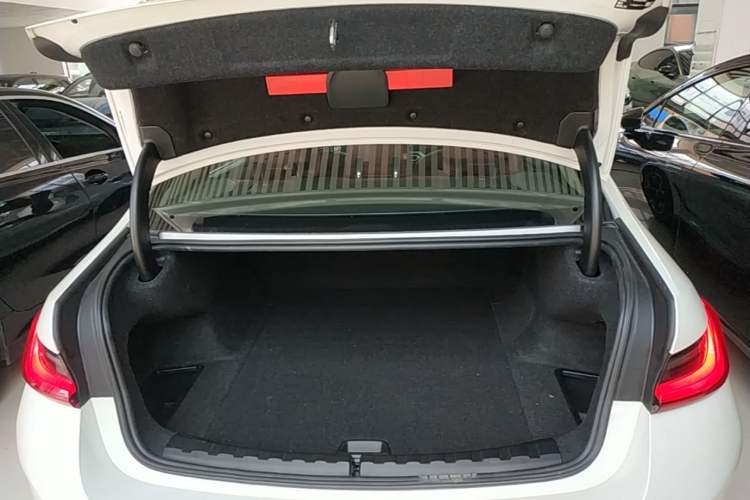 Used BMW i3 2023 eDrive 40 L Midnight Edition Trunk