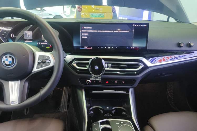 Used BMW i3 2024 eDrive 35 L Audio And AC Panel