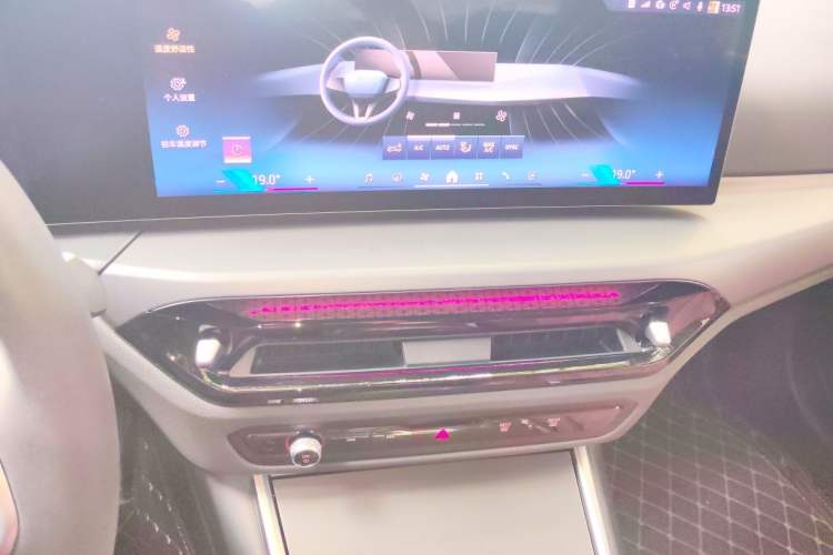 Used BMW i3 2024 eDrive 35 L Audio And AC Panel