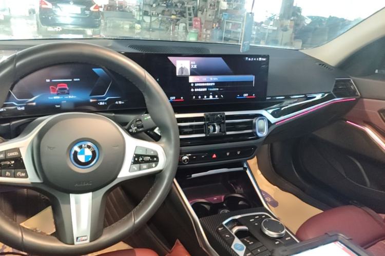Used BMW i3 2024 eDrive 35 L Center Console